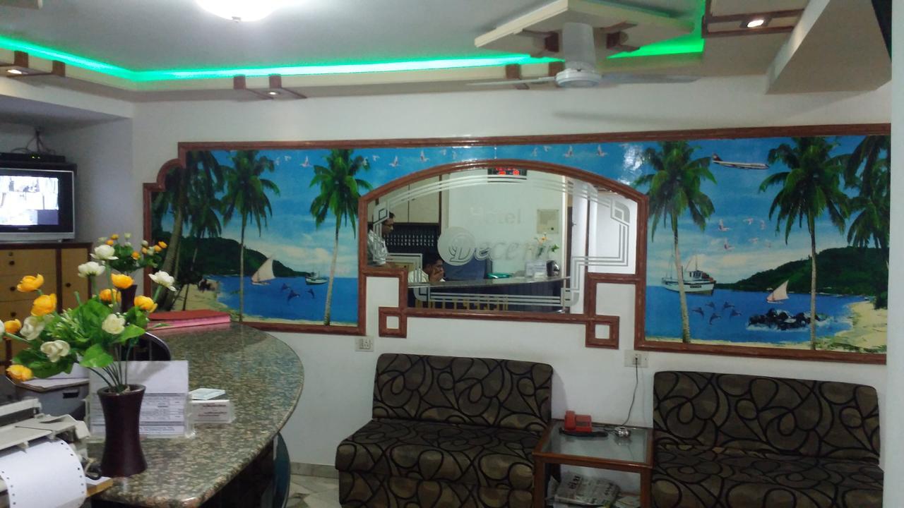 Hotel Decent Surat Ngoại thất bức ảnh