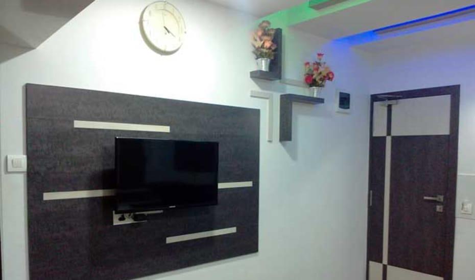 Hotel Decent Surat Ngoại thất bức ảnh